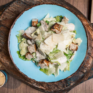 https://summerbox.gr/wp-content/uploads/2025/06/insalata-caesars-1-300x300.jpg