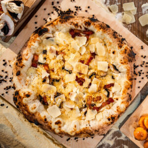 https://summerbox.gr/wp-content/uploads/2025/06/pizza-carbonara-1-300x300.jpg