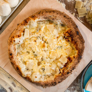 https://summerbox.gr/wp-content/uploads/2025/06/pizza-quadro-formaggi-1-300x300.jpg