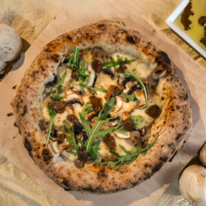https://summerbox.gr/wp-content/uploads/2025/06/pizza-tartufata-1-300x300.jpg